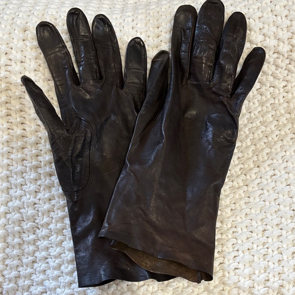 Vintage unlined Black Leather Gloves
